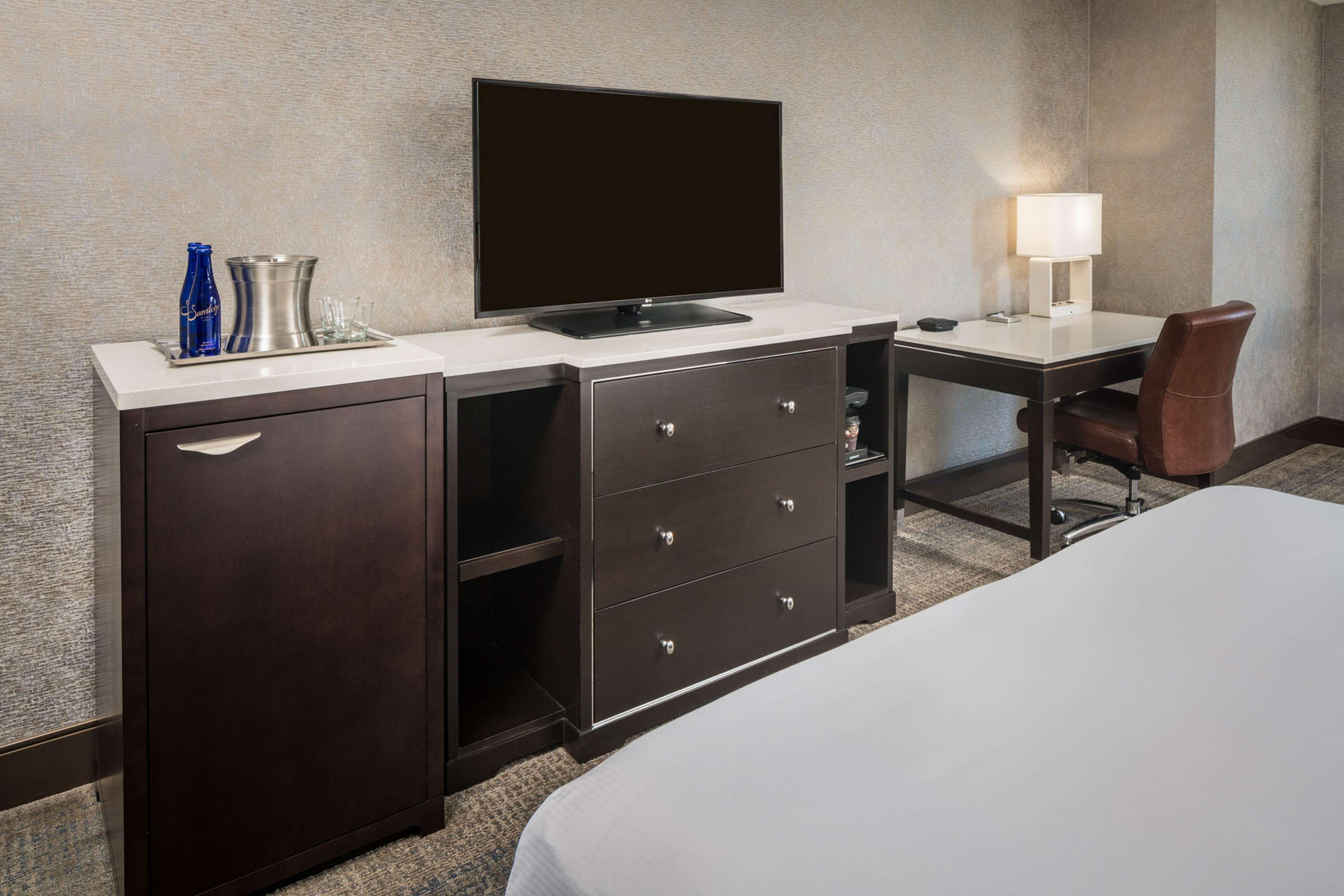 The Saratoga Hilton Hotel Saratoga Springs Ngoại thất bức ảnh